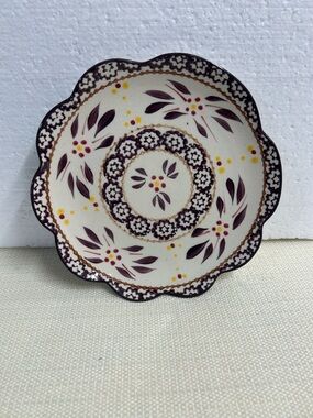 Temp-Tations Scalloped Serving Bowl in Cream, Burgundy and Yellow